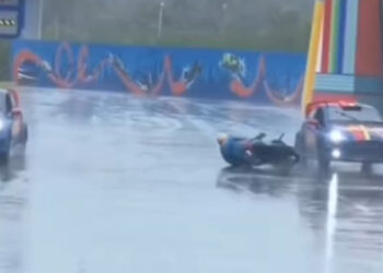 [Vídeo] Piloto sofre acidente em show do Beto Carrero World