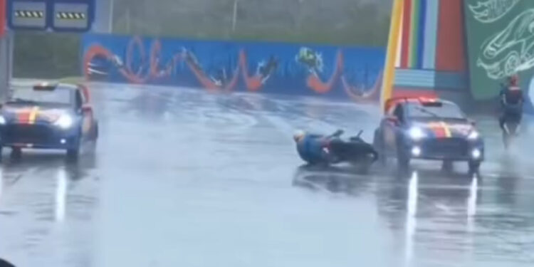 [Vídeo] Piloto sofre acidente em show do Beto Carrero World