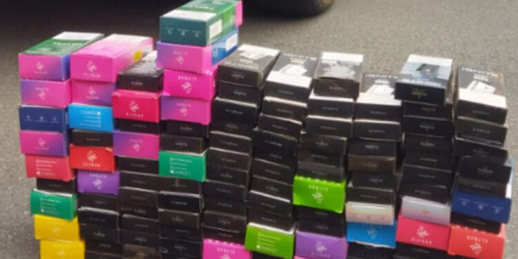 PM apreende 80 cigarros eletrônicos contrabandeados em Jaraguá do Sul