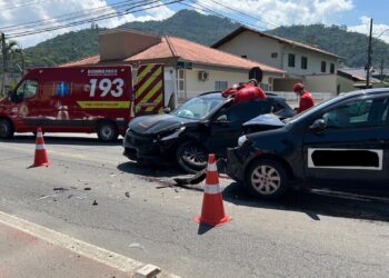 Motorista é encaminhado ao hospital após acidente em Jaraguá do Sul