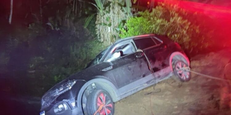 Motorista embriagado é preso após cair no barranco em Massaranduba