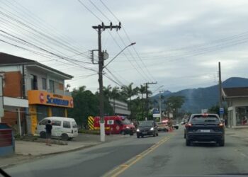 Após perseguição e acidente, três pessoas são presas em tentativa de fraude bancária em Schroeder