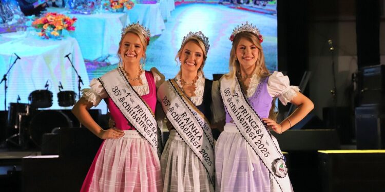 Representante da Sociedade Aliança é a Rainha da 35ª Schützenfest