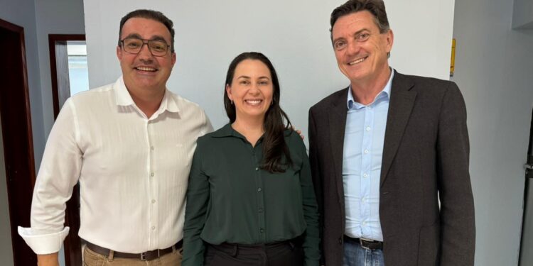 Jeanine De Paula é o primeiro nome do secretariado de Adriano e Dênis a ser divulgado