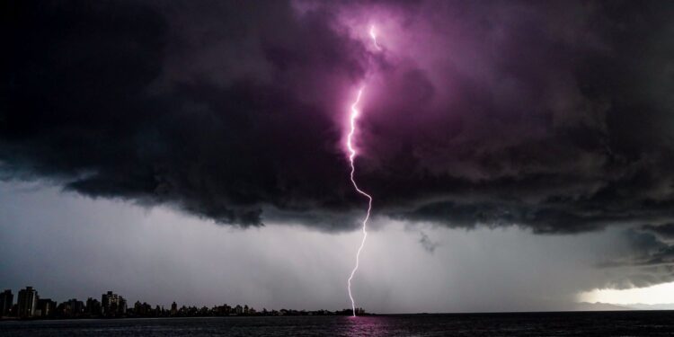 Defesa Civil alerta para riscos de temporais e agitação marítima em Santa Catarina