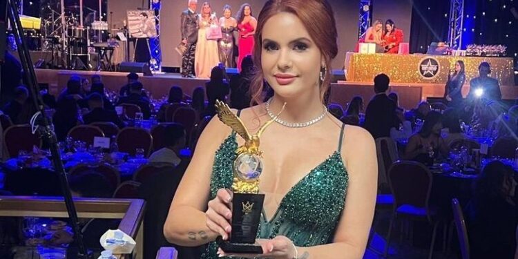 Jaraguaense que mora em Londres recebe prêmio internacional