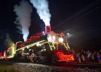 Maria Fumaça iluminada vai passar por Jaraguá e região; confira