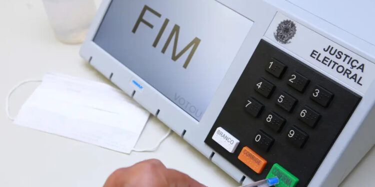 CCJ da Câmara aprova projeto que prevê recontagem física de votos e retoma voto impresso