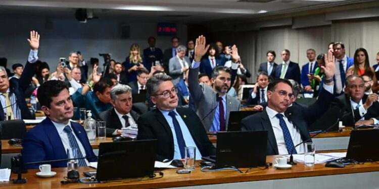 CCJ do Senado isenta armas e refrigerantes do Imposto Seletivo