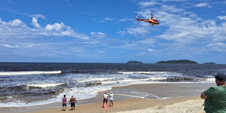 Corpo de jovem que desapareceu no mar na Praia do Ervino, em São Francisco do Sul, é encontrado
