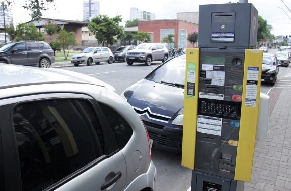 Estacionamento rotativo de Jaraguá tem seguro contra furto, roubo ou danos? Secretário responde