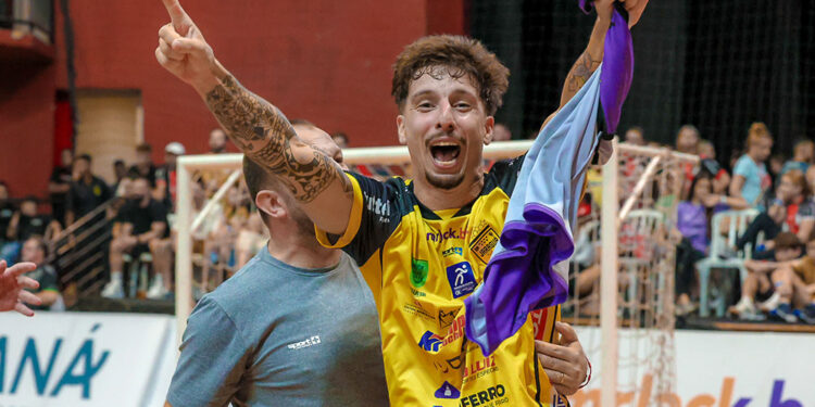 Autor do gol do título do Catarinense, Jamur renova com o Jaraguá Futsal