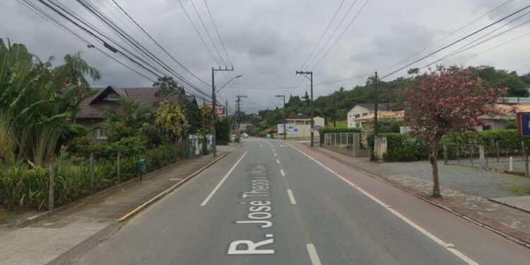 Trecho da Rua José Theodoro Ribeiro estará em meia pista nesta sexta-feira (13)