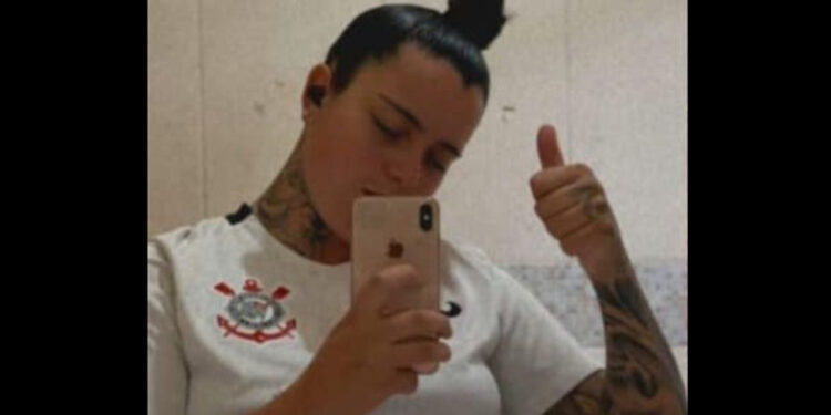 [Vídeo] Distraída com celular, jovem morre ao cair de prédio em Balneário Camboriú