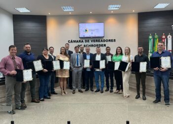 Candidatos eleitos em Schroeder são diplomados