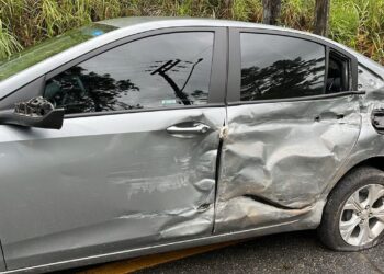 [Vídeo] Caminhão perde controle e atinge carro na descida do Molha, em Jaraguá do Sul