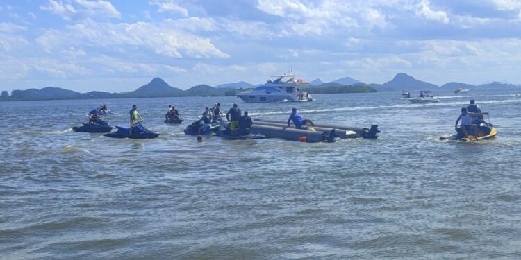 Morre bebê que se afogou após embarcação virar durante tempestade em São Francisco do Sul