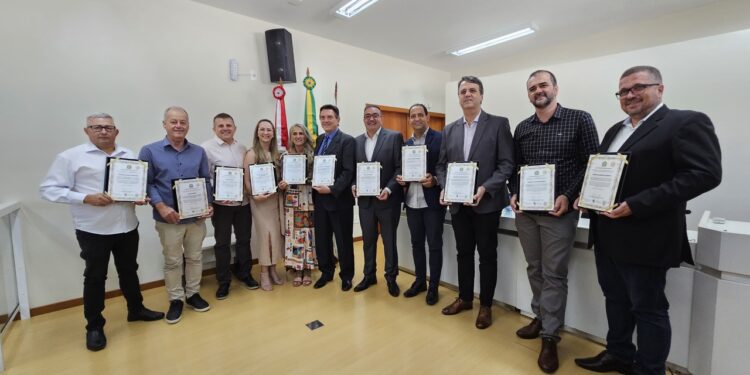 Prefeito, vice e vereadores de Guaramirim são diplomados