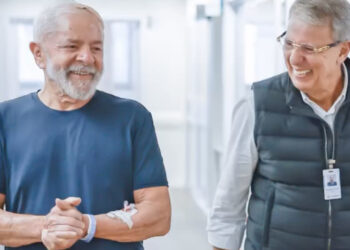 Lula aparece pela primeira vez após ser submetido a dois procedimentos na cabeça