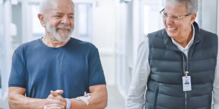 Lula aparece pela primeira vez após ser submetido a dois procedimentos na cabeça