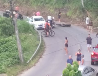 Motociclista fica gravemente ferido após colisão contra carro no Molha, em Jaraguá do Sul