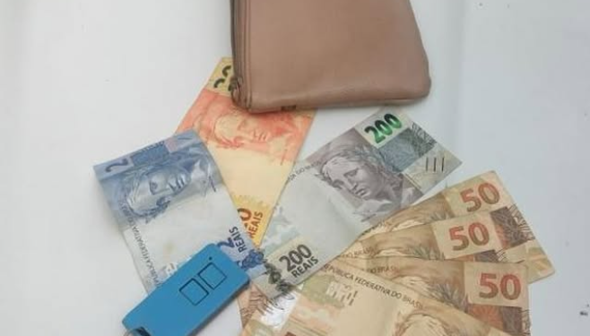 Adolescente de 15 anos é apreendido após roubo de carteira em Schroeder