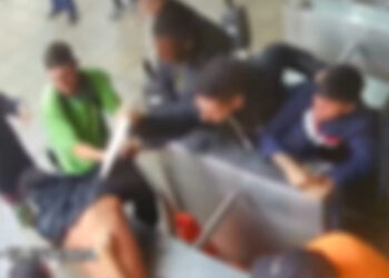 [Vídeo] Morador de rua é esfaqueado após confusão no Terminal Central de Joinville