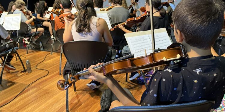 Femuskinho estimula a prática da música entre as crianças