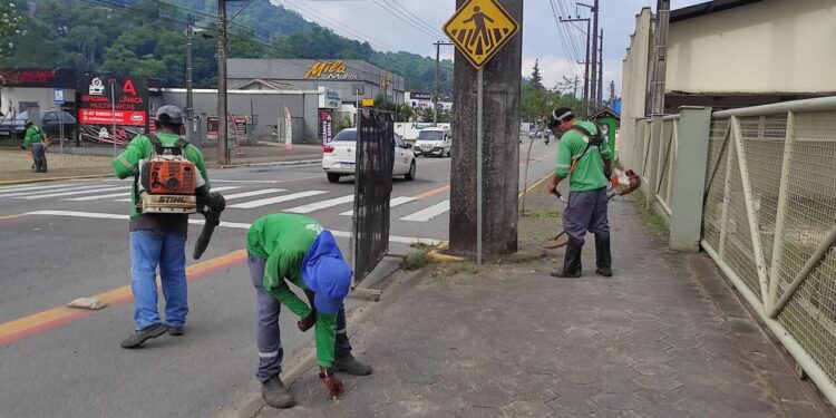 Prefeitura de Jaraguá do Sul define limpeza e conservação das ruas neste começo de ano