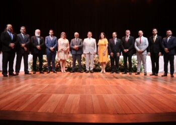 Prefeito, vice e vereadores tomam posse e Luís Fernando Almeida é eleito presidente da Câmara de Jaraguá