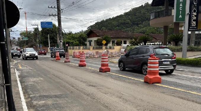 Liberado o trânsito nas ruas Roberto Ziemann e Jorge Czerniewicz, em Jaraguá do Sul