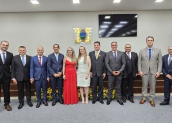 Prefeito, vice e vereadores eleitos tomam posse e Cristiana Poltronieri é eleita presidente da Câmara de Guaramirim