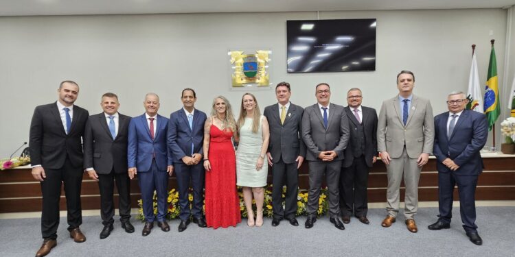 Prefeito, vice e vereadores eleitos tomam posse e Cristiana Poltronieri é eleita presidente da Câmara de Guaramirim