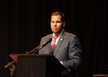 “Esta Câmara não é um apêndice do Executivo”, declara Almeida em posse como presidente do Legislativo de Jaraguá do Sul