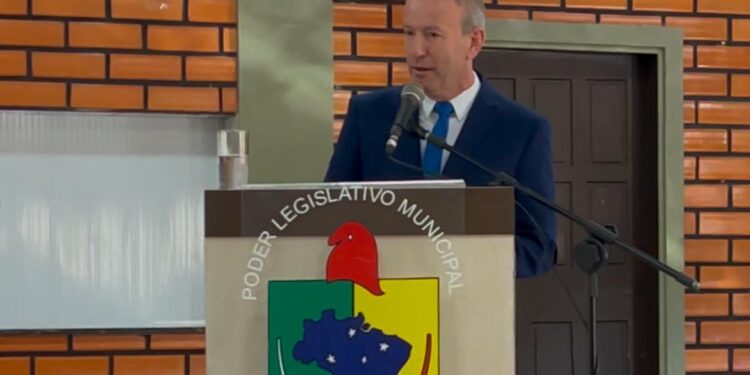 [Vídeo] Prefeito assume de olho na saúde em Schroeder