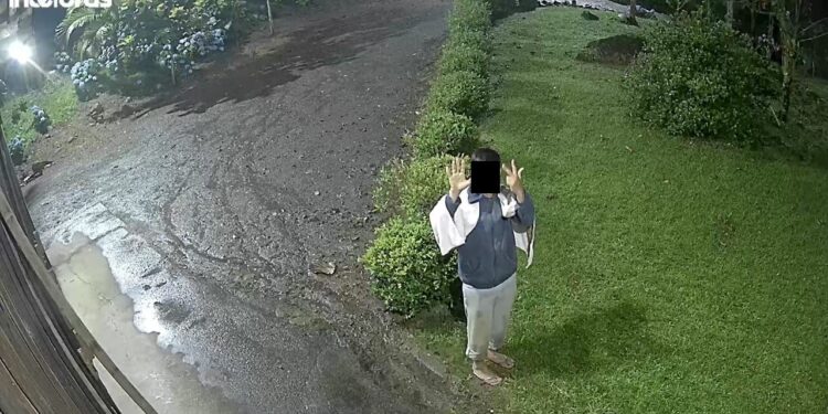 Vídeo mostra invasão de homem que acabou baleado em Jaraguá do Sul