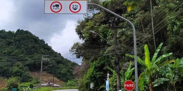 Acesso pelo Rio Molha tem limite de comprimento e peso para caminhões