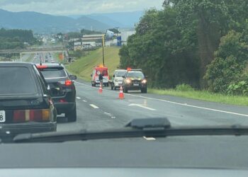 Motociclista é socorrido após queda na BR-280, em Guaramirim