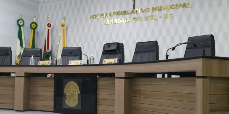 Ao vivo: Câmara analisa pedido de impeachment contra prefeito de Jaraguá do Sul