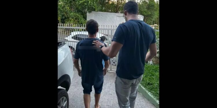 Homem é preso após estuprar adolescente em banheiro de supermercado em Blumenau