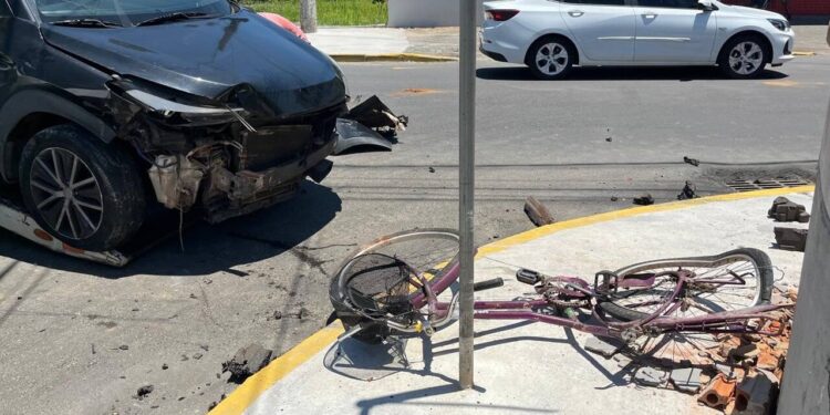 [Vídeo] Ciclista fica ferido em acidente com três carros, em Jaraguá do Sul