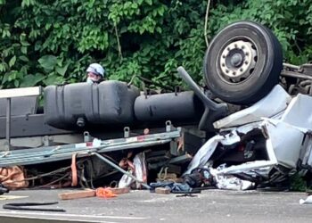 Motorista morre após caminhão capotar na Serra de Corupá