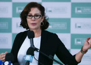 TRE-SP cassa mandato da deputada federal Carla Zambelli por abuso de poder