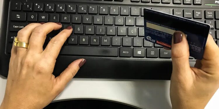 Receita Federal irá monitorar dados de cartão de crédito e Pix