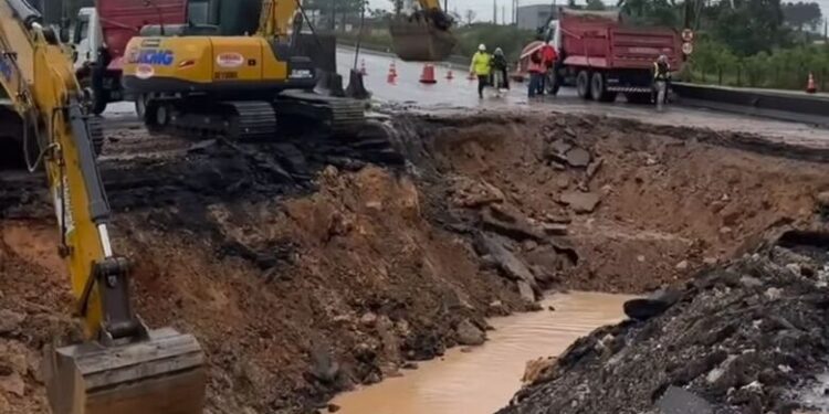 BR-101: Tráfego é liberado no km 181 em Biguaçu após 80 horas de trabalho