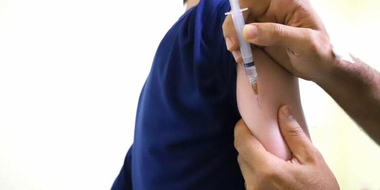 Menos de 40% do público-alvo recebeu a segunda dose da vacina contra dengue em Jaraguá