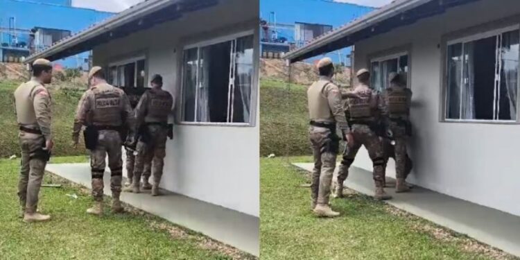 ‘Larga a faca’: vídeo mostra momento em que jovem é presa por matar irmã de 4 anos em SC