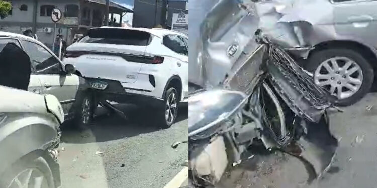 [Vídeo] Cinco carros se envolvem em acidente em Jaraguá do Sul