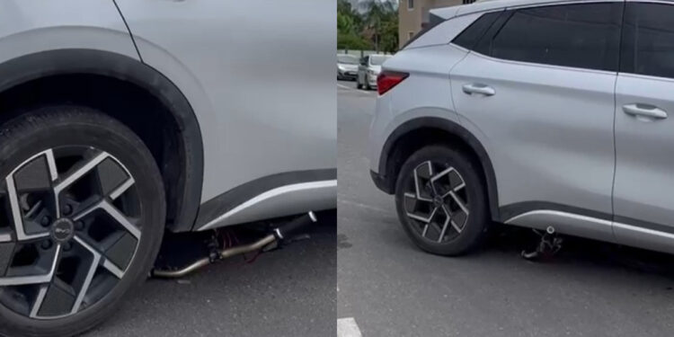 [Vídeo] Bicicleta fica embaixo de carro após acidente em Jaraguá do Sul