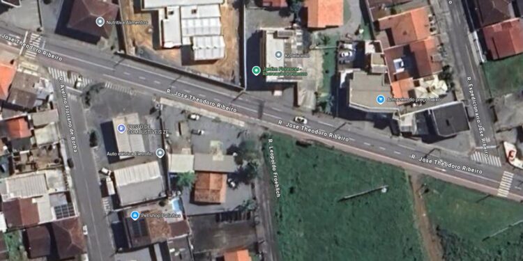 Interdição de trecho da José Theodoro Ribeiro, em Jaraguá, nesta segunda-feira (3)